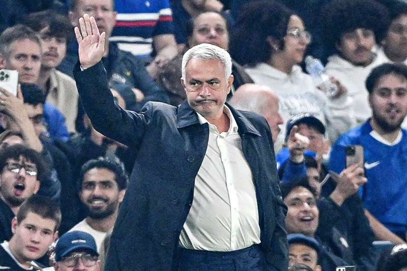 Jose Mourinho gặp họa lớn ở Benfica