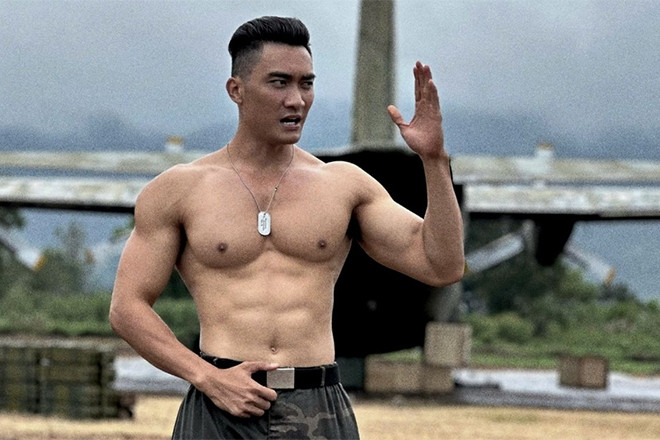 Mỹ nam phim 'Mưa đỏ' đóng nhiều cảnh khoả thân khiến bạn diễn bật khóc