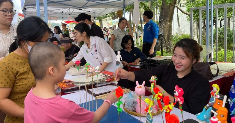 Nghẹn ngào ước mơ của những bệnh nhi ung thư ngày Tết Trung thu