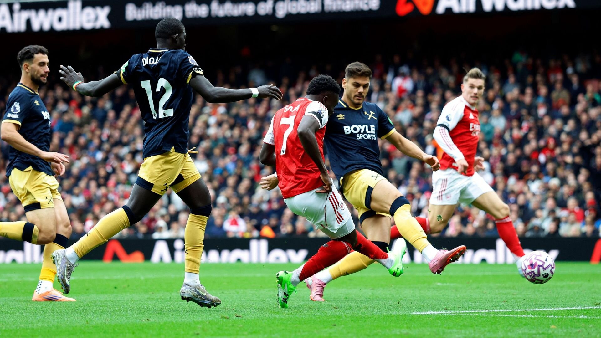 resources_premierleague_pulselive_com 2025 10 04T142645Z_1355664576_UP1ELA4144KOC_RTRMADP_3_SOCCER ENGLAND ARS WHU (2).jpg