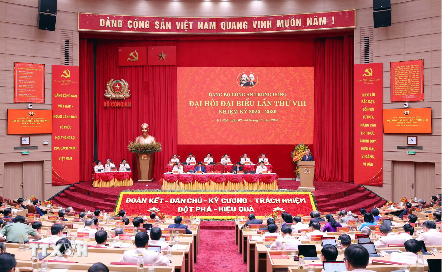 them anh tong bi thu to lam du dai hoi dai bieu dang bo cong an trung uong6.jpg