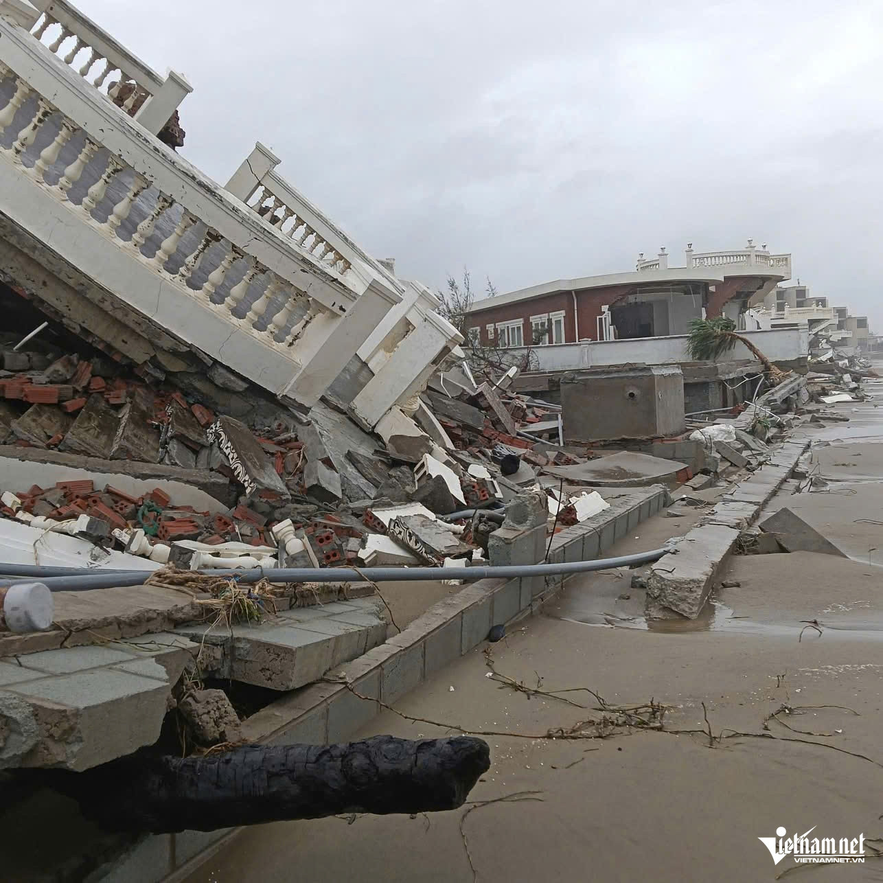 Thiet hai do bao so 10.jpg