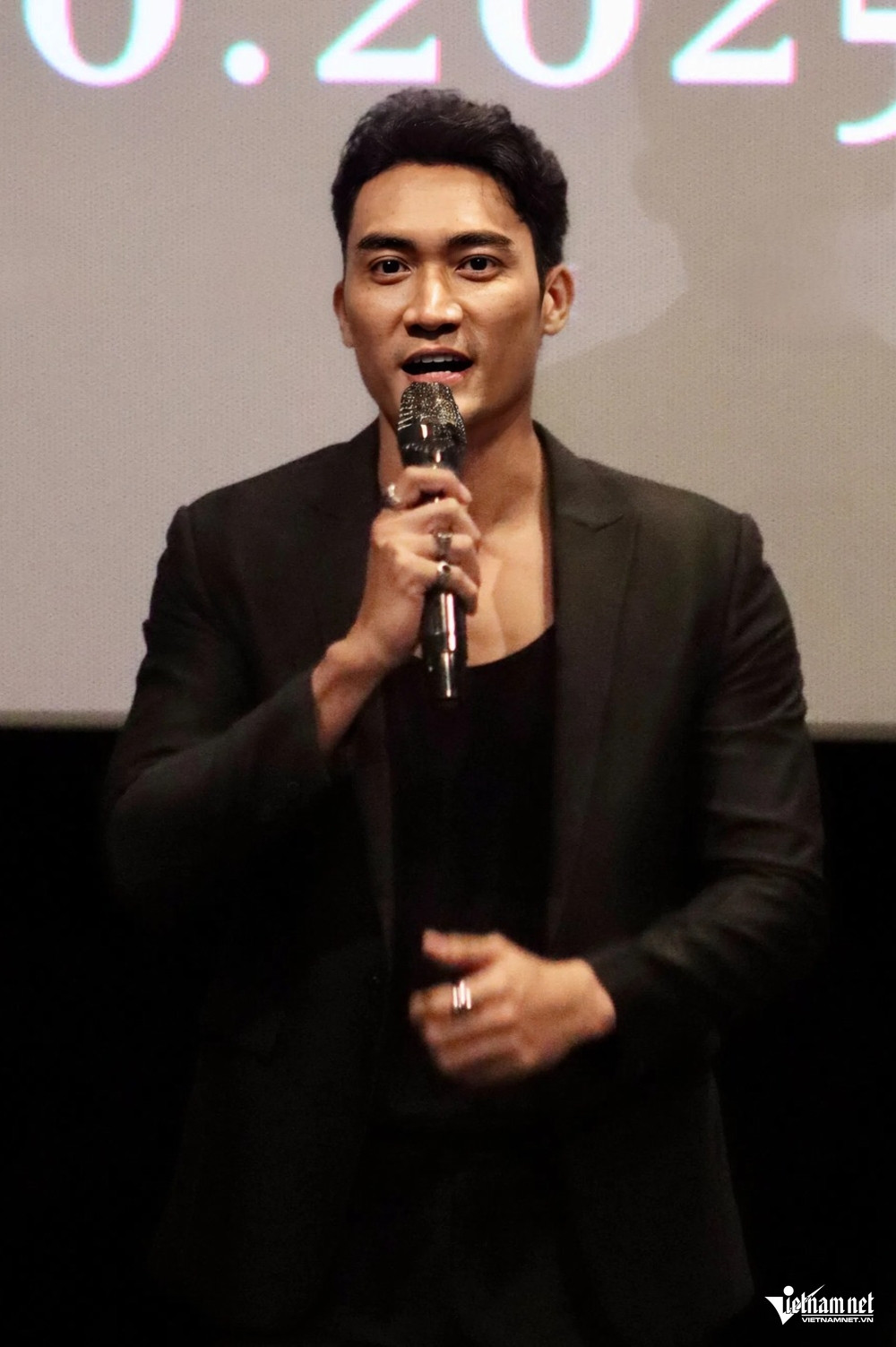 W-luong gia huy 01.jpg