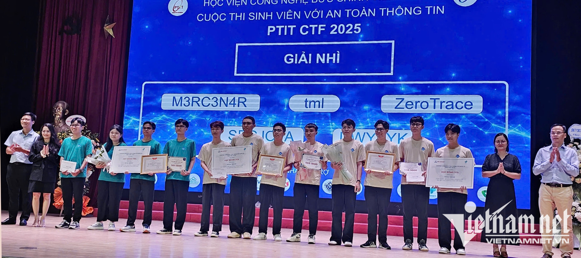W-trao giai Nhi PTIT CTF 2025 1.jpg