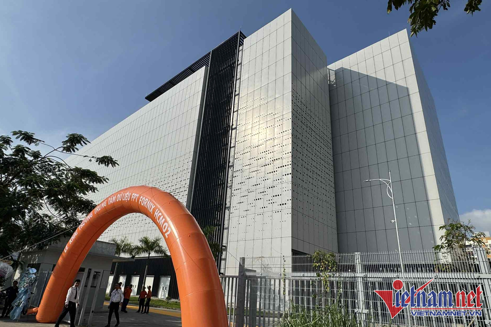 W-trung tam du lieu FPT 1.jpg