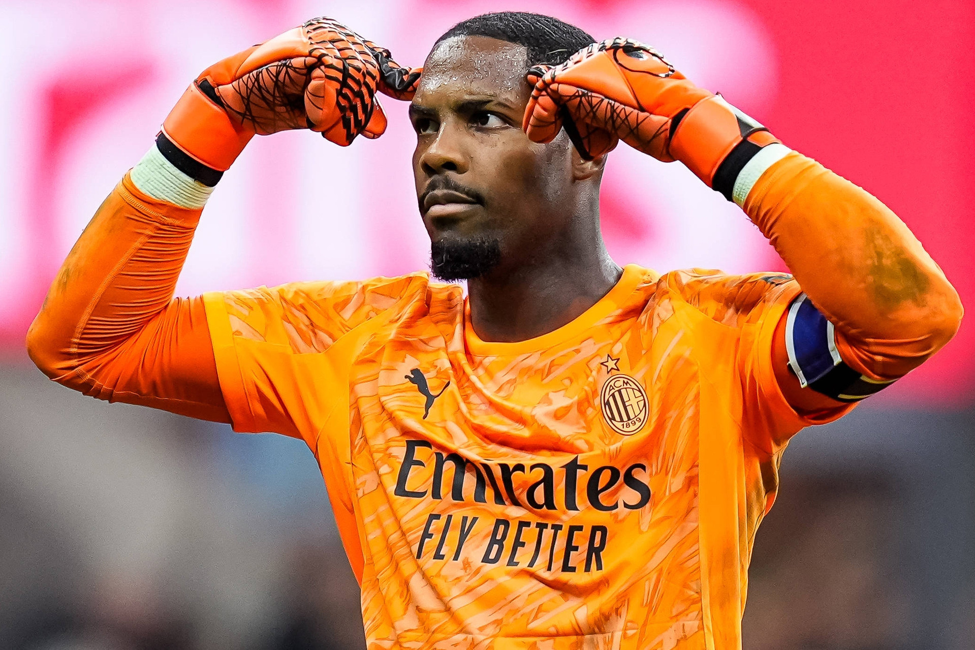 Bayern Munich chiêu mộ Maignan thay Neuer