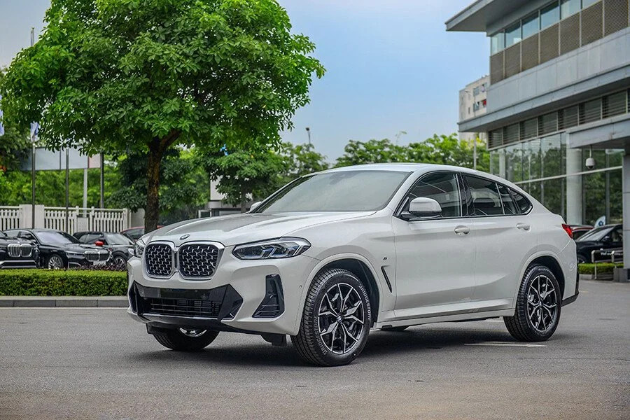bmw x4 1.webp