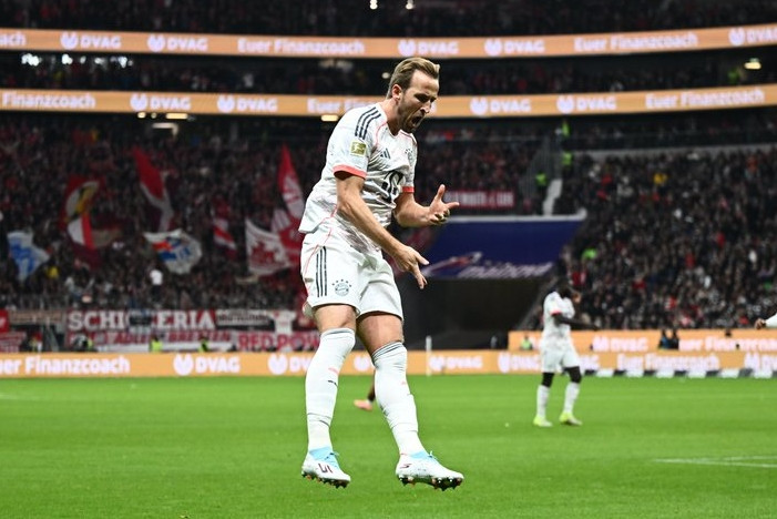 Harry Kane lập siêu kỷ lục, Bayern Munich vững ngôi đầu