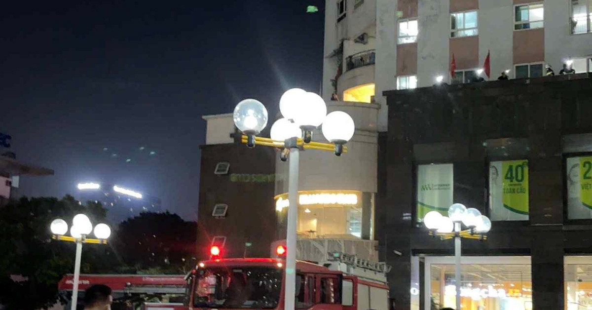 Hà Nội: Phát hiện thi thể nam giới nằm bất thường ở hiên tầng cao tòa nhà