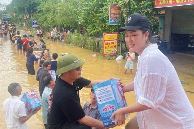 Hành động đẹp và nỗi trăn trở của hoa hậu Nguyễn Thị Huyền