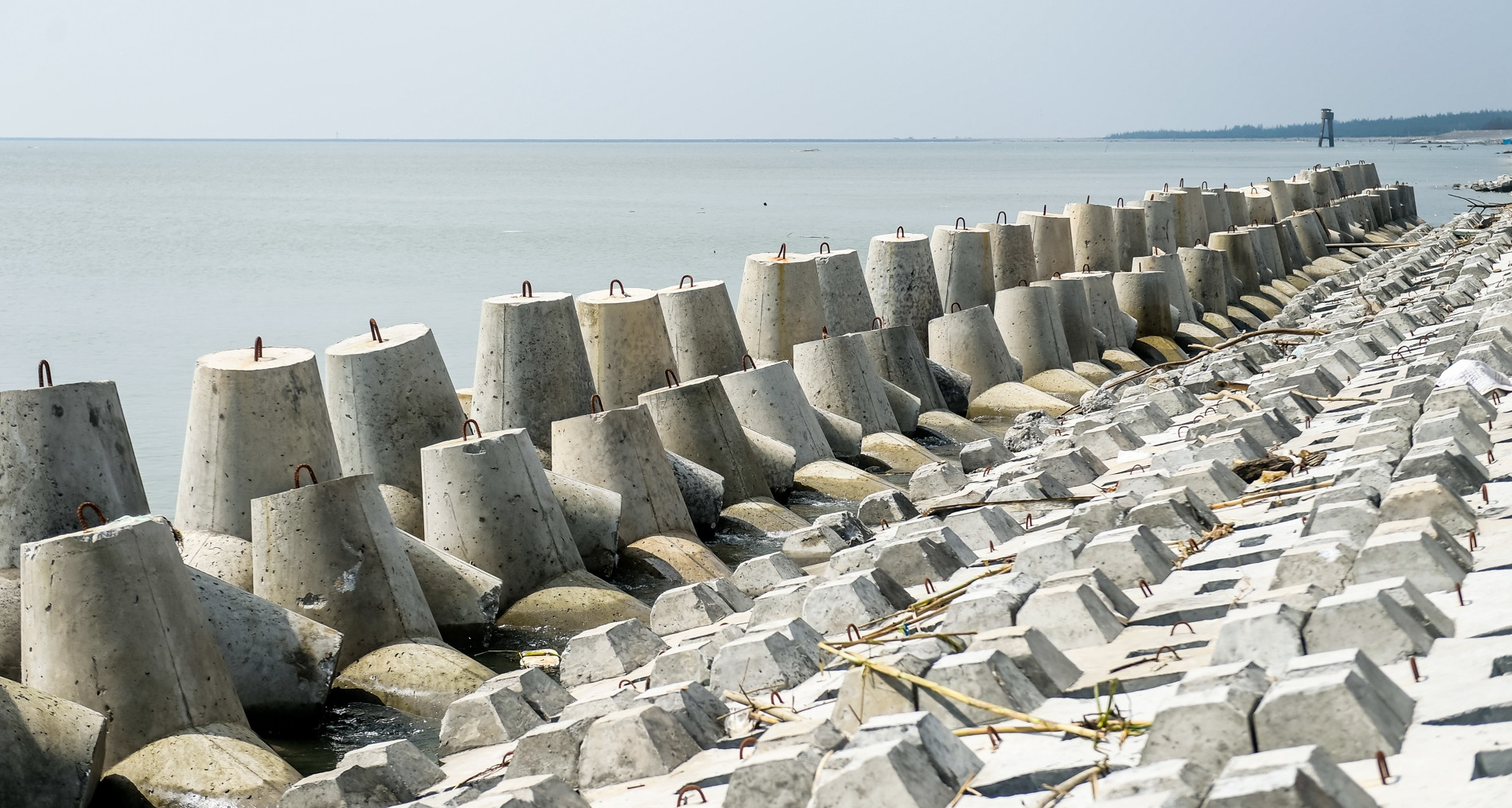 Hiện trạng bất ngờ tại kè biển ở Ninh Bình sau 6 ngày bị sóng đánh sập