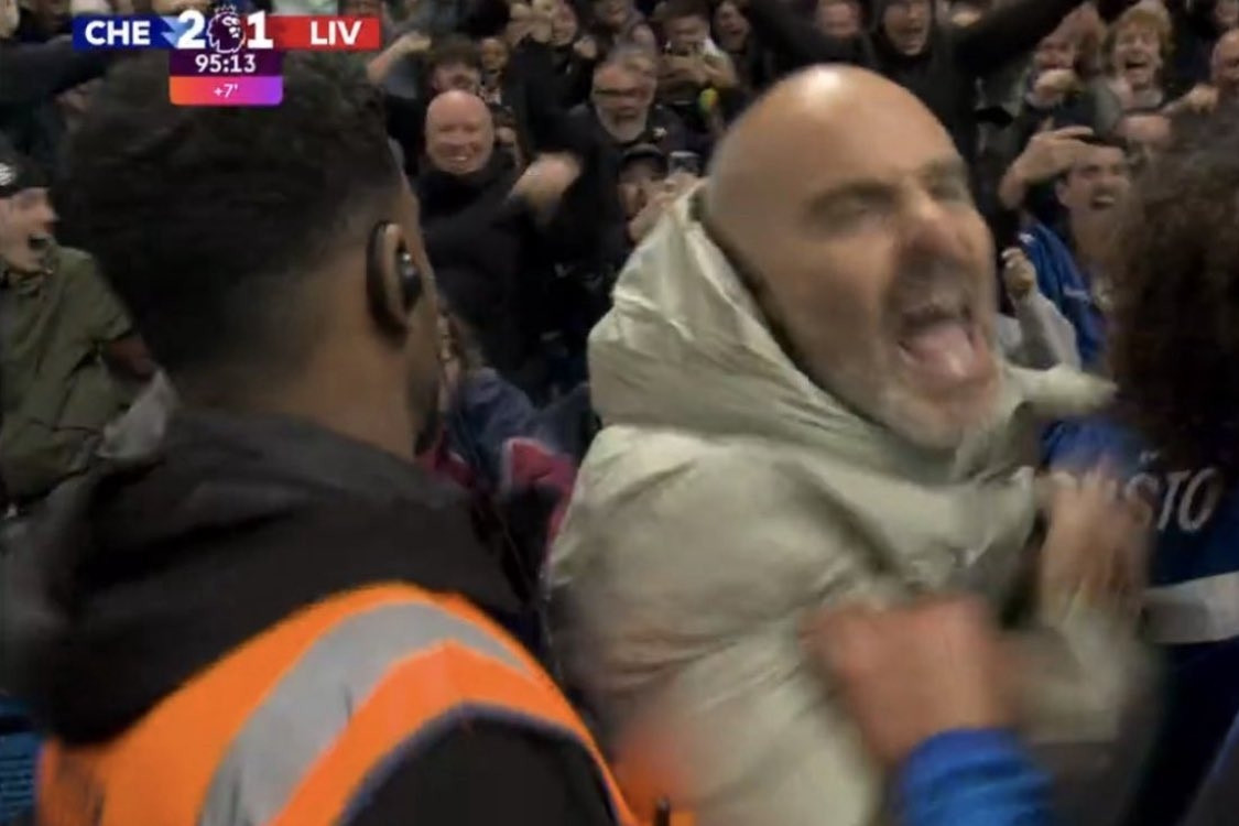 HLV Chelsea bị phạt thẻ đỏ vì ăn mừng 'điên rồ' như Mourinho