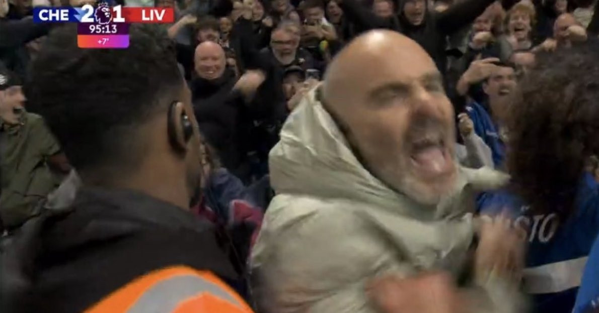 HLV Chelsea nhận thẻ đỏ vì ăn mừng &amp;apos;điên rồ&amp;apos; như Mourinho