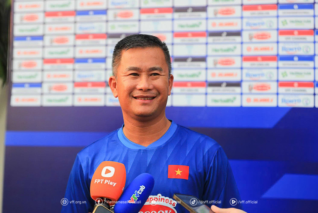 Tân binh Việt kiều Nga tập sung ở U23 Việt Nam hlv dinh hong vinh.jpg