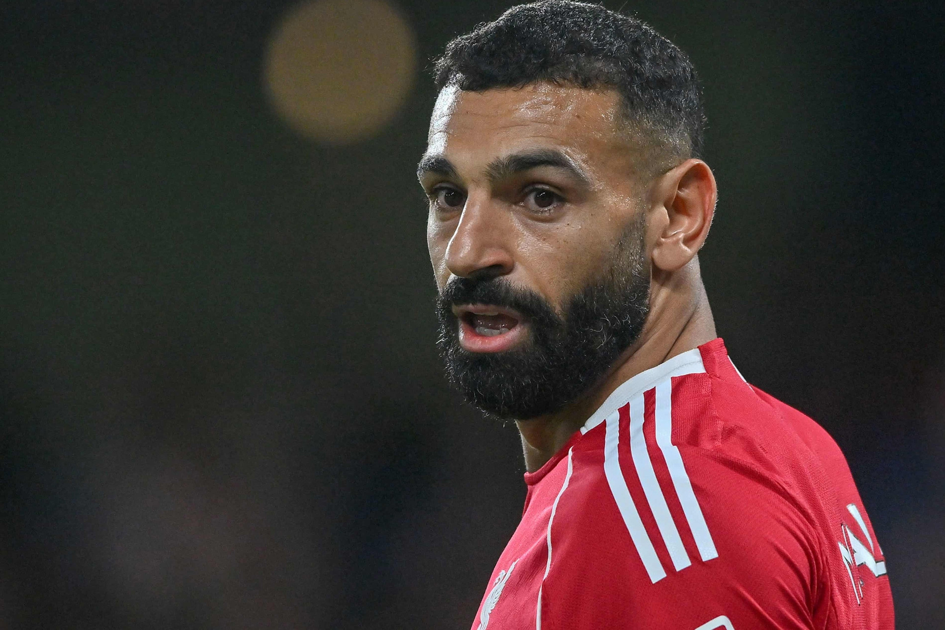 Liverpool thua đau Chelsea: Arne Slot và thảm họa bù giờ