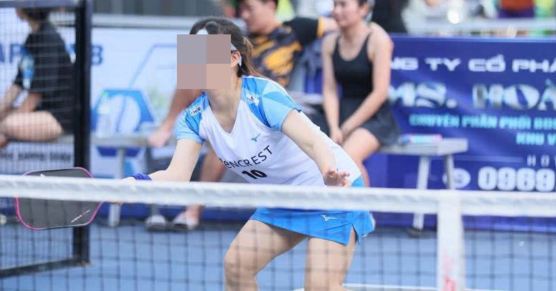 Người phụ nữ phải cấp cứu sau cú đỡ bóng pickleball