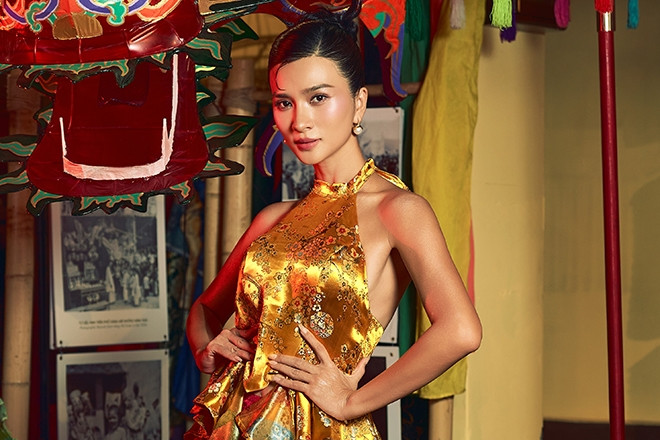 NSƯT Kim Tuyến quyến rũ với áo yếm