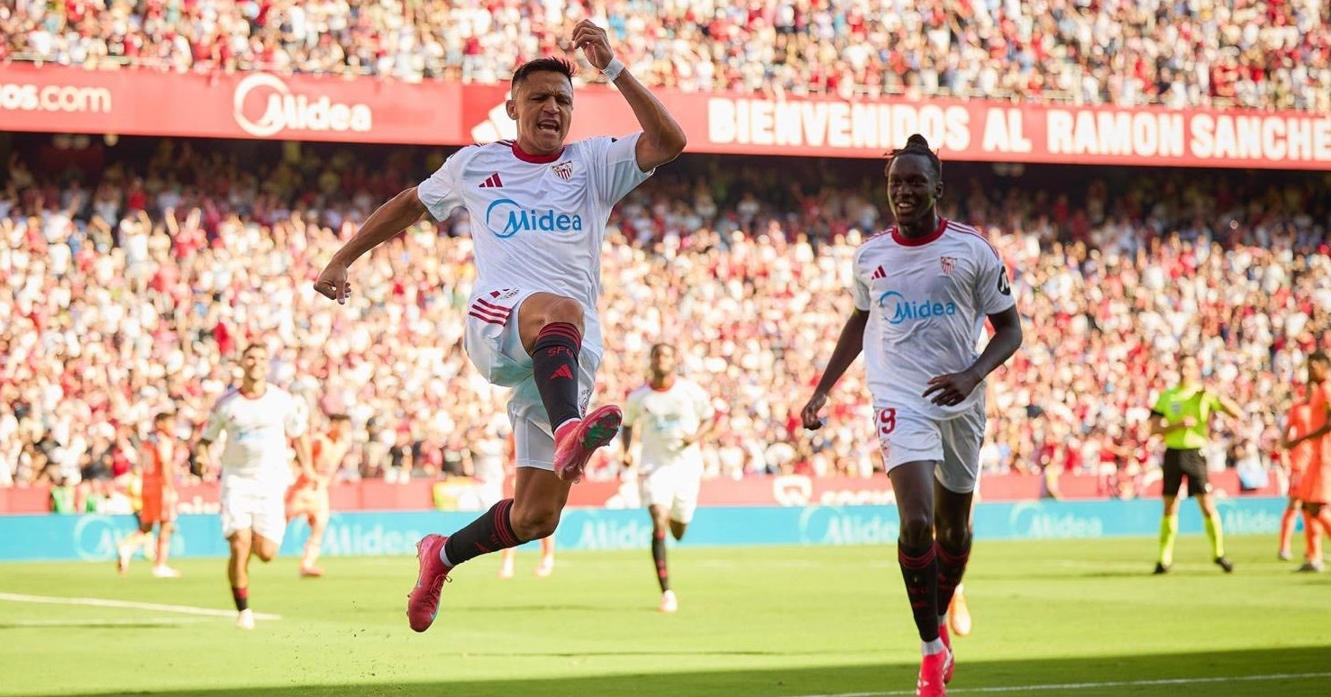 Rashford ghi bàn, Lewandowski đá hỏng 11m khiến Barca thua sốc