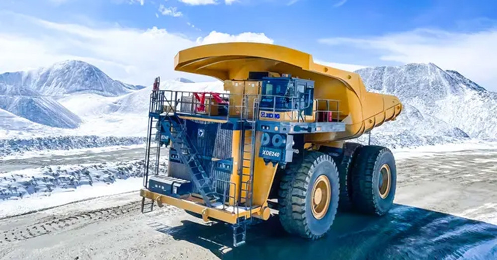 Trung Quốc trình làng siêu xe tải 240 tấn chạy bằng điện