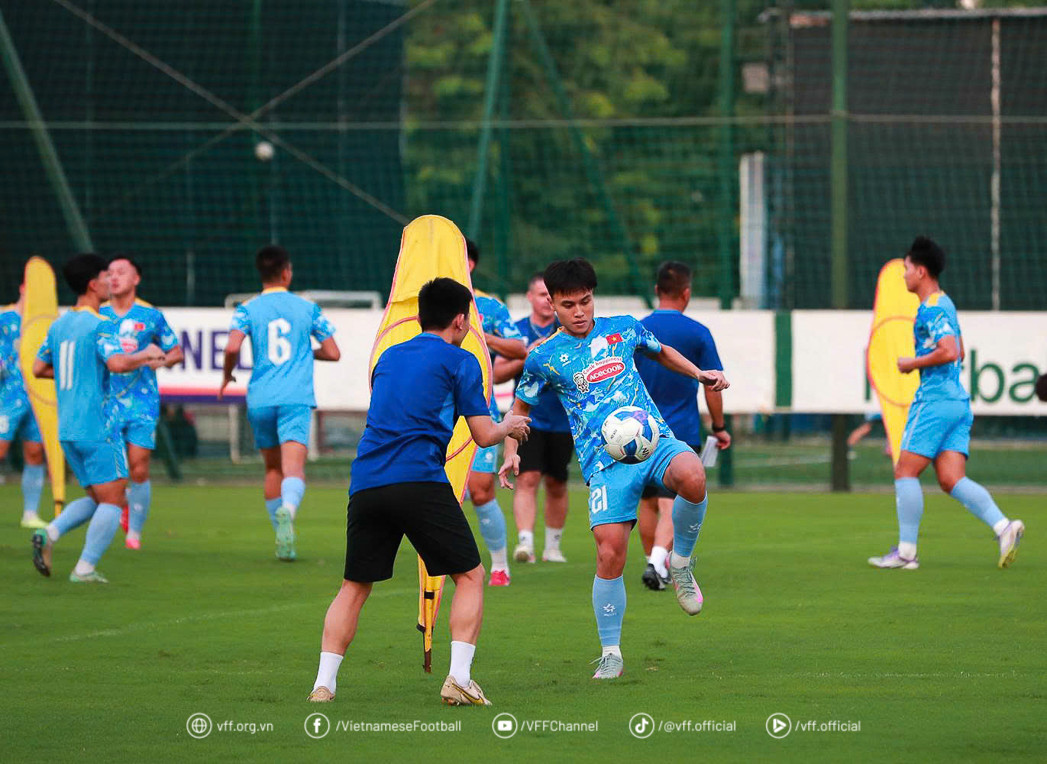 Tân binh Việt kiều Nga tập sung ở U23 Việt Nam u23 viet nam 6.jpg