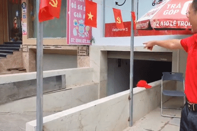 Ám ảnh 2 lần ngập lụt liên tiếp, người dân Hà Nội đắp đập, dựng tường chắn nước