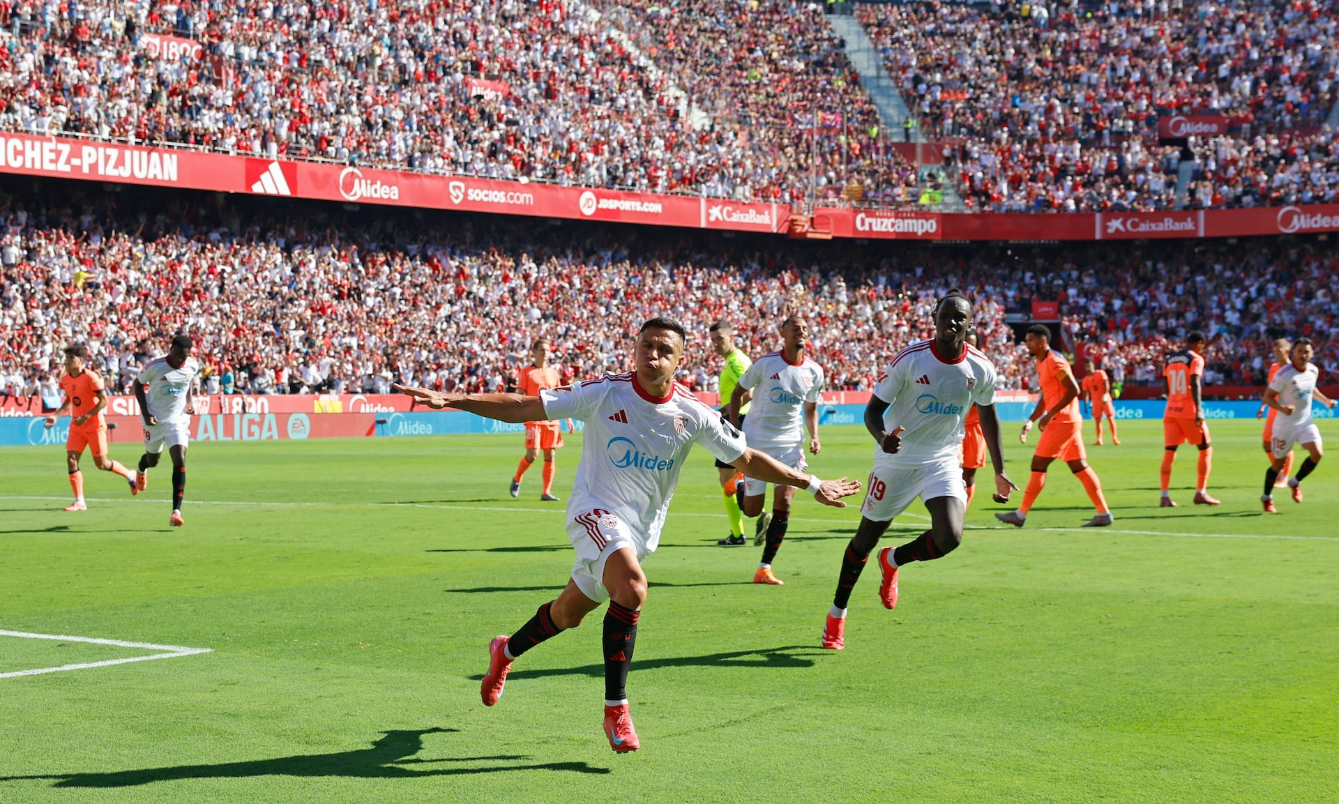 AS - Alexis Sanchez Sevilla Barca.jpg