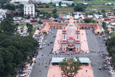 Bếp chay miễn phí nấu hơn 10 tấn gạo phục vụ dân tứ phương dịp lễ đạo Cao Đài