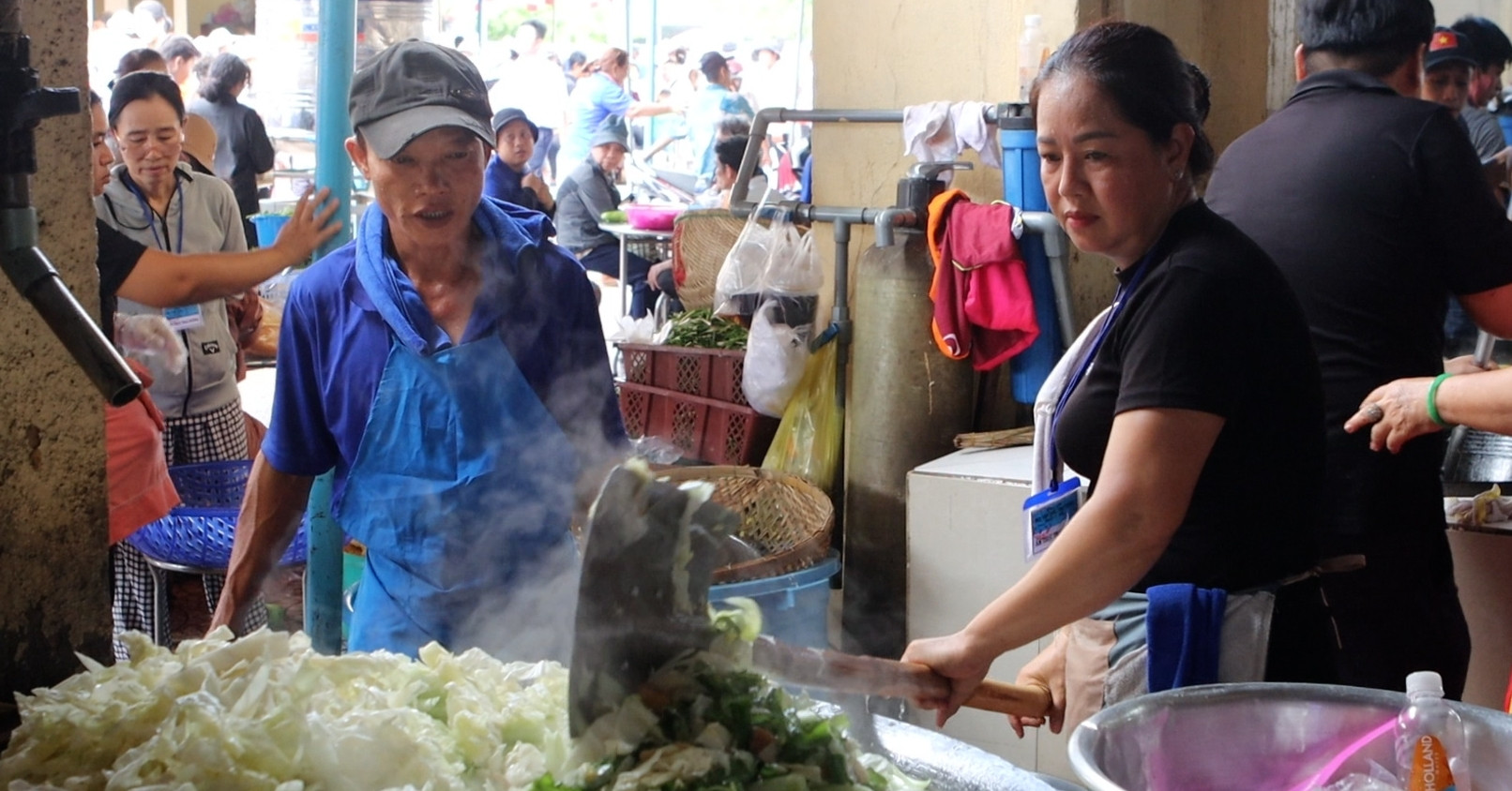 Bếp chay miễn phí nấu hơn 10 tấn gạo phục vụ dân tứ phương dịp lễ đạo Cao Đài