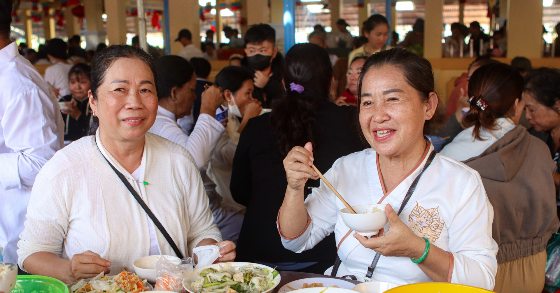 Bếp chay Tòa thánh Tây Ninh đỏ lửa, nấu 10 tấn gạo phục vụ Hội yến Diêu Trì Cung