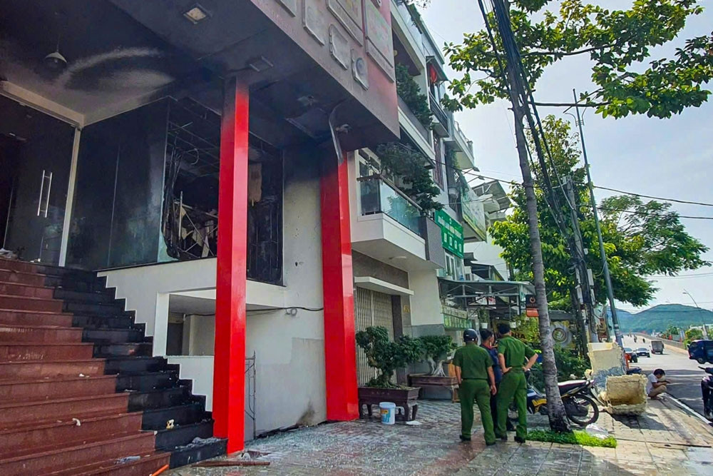 Cháy cửa hàng yến sào ở Nha Trang