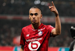 Em trai Mbappe buộc PSG phải chia điểm