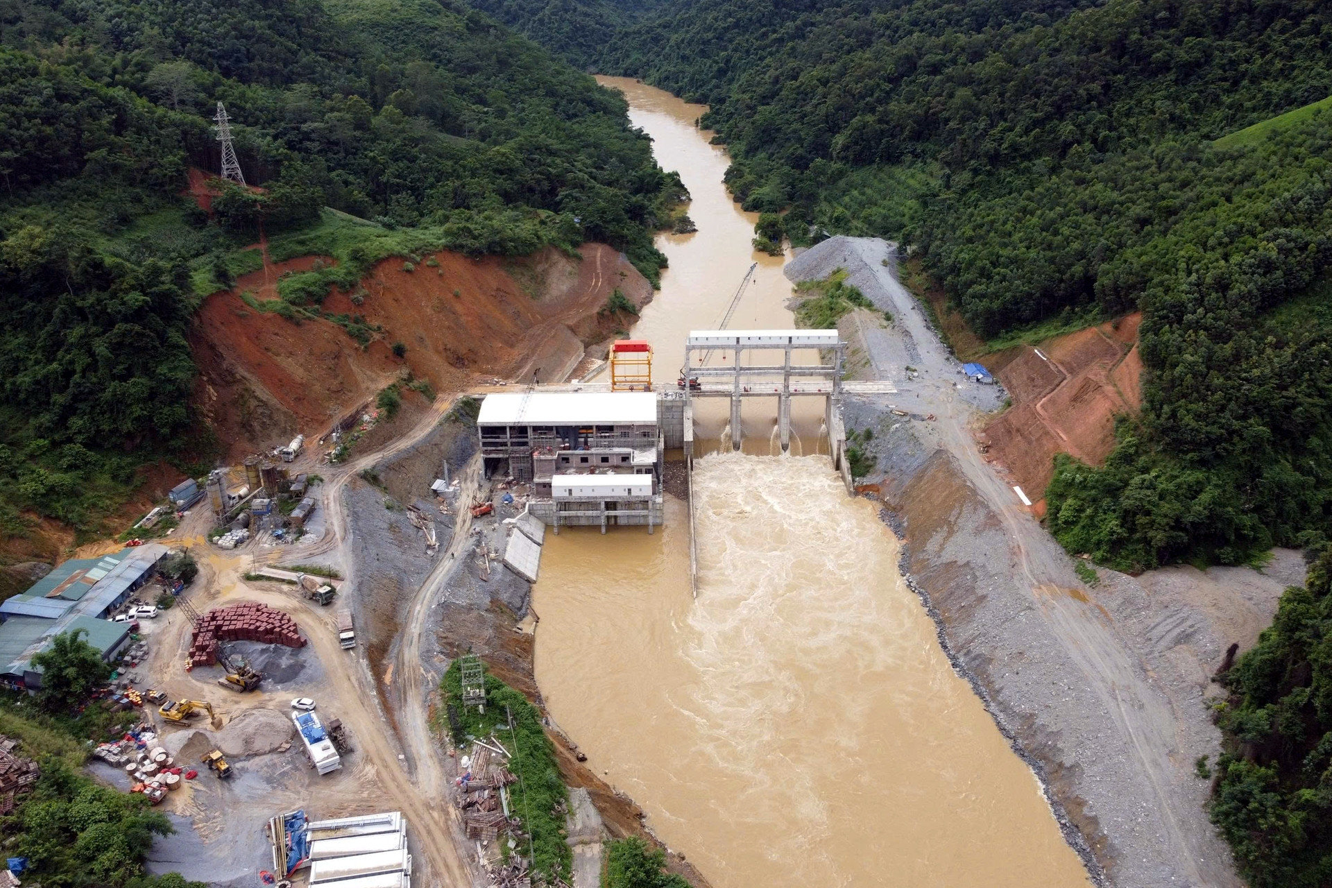 Mưa lũ dị thường, thuỷ điện và sự lựa chọn ở thượng nguồn