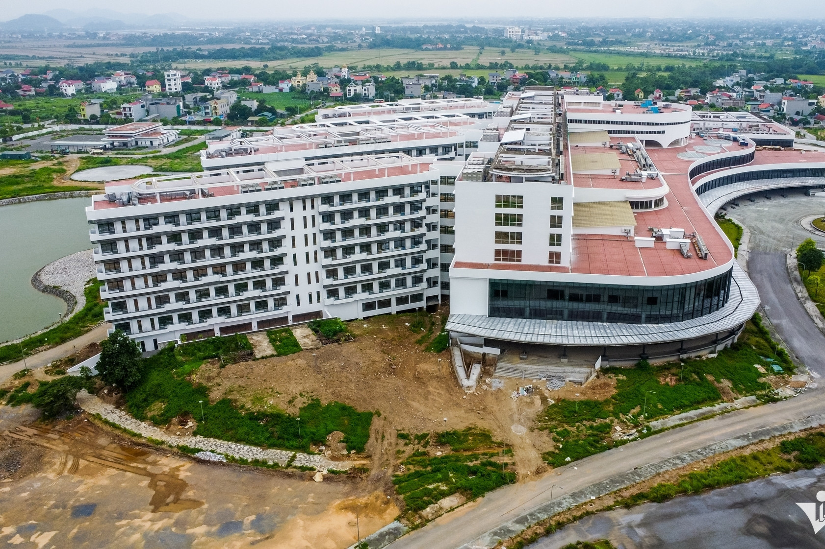 Nhân lực thi công bệnh viện Bạch Mai, Việt Đức cơ sở 2 chỉ đạt 30-70% yêu cầu