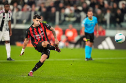 Pulisic hỏng phạt đền, Milan chia điểm Juventus