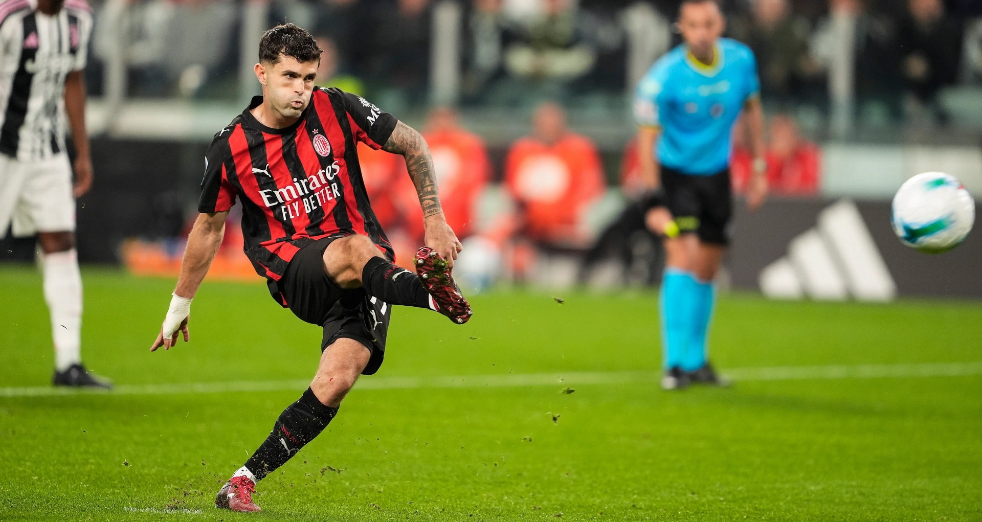 Pulisic hỏng phạt đền, Milan chia điểm Juventus