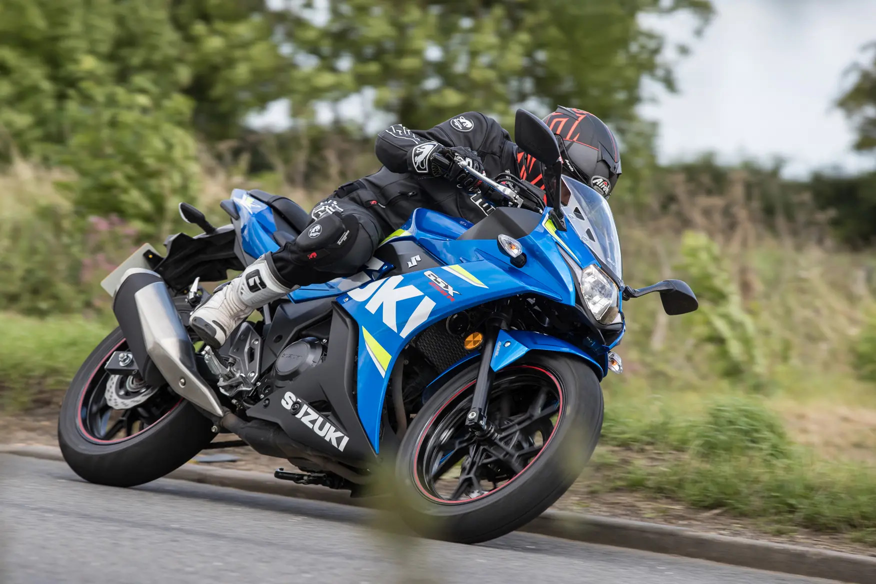 suzuki_gsx250r_01.webp