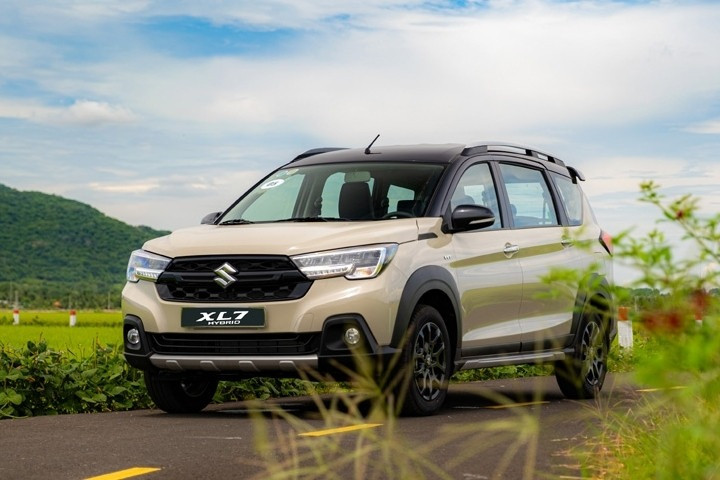 Suzuki XL7 hybrid.jpg