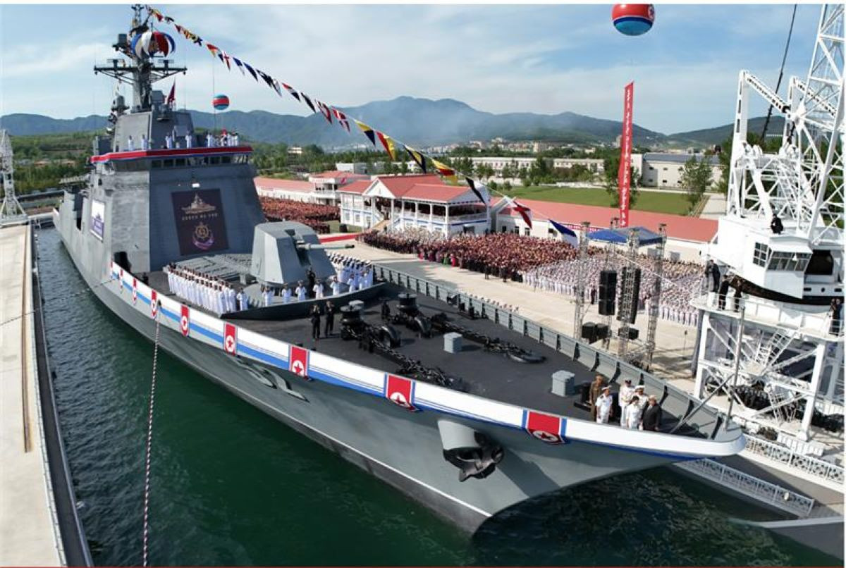 Tàu khu trục Choe Hyon1.jpg