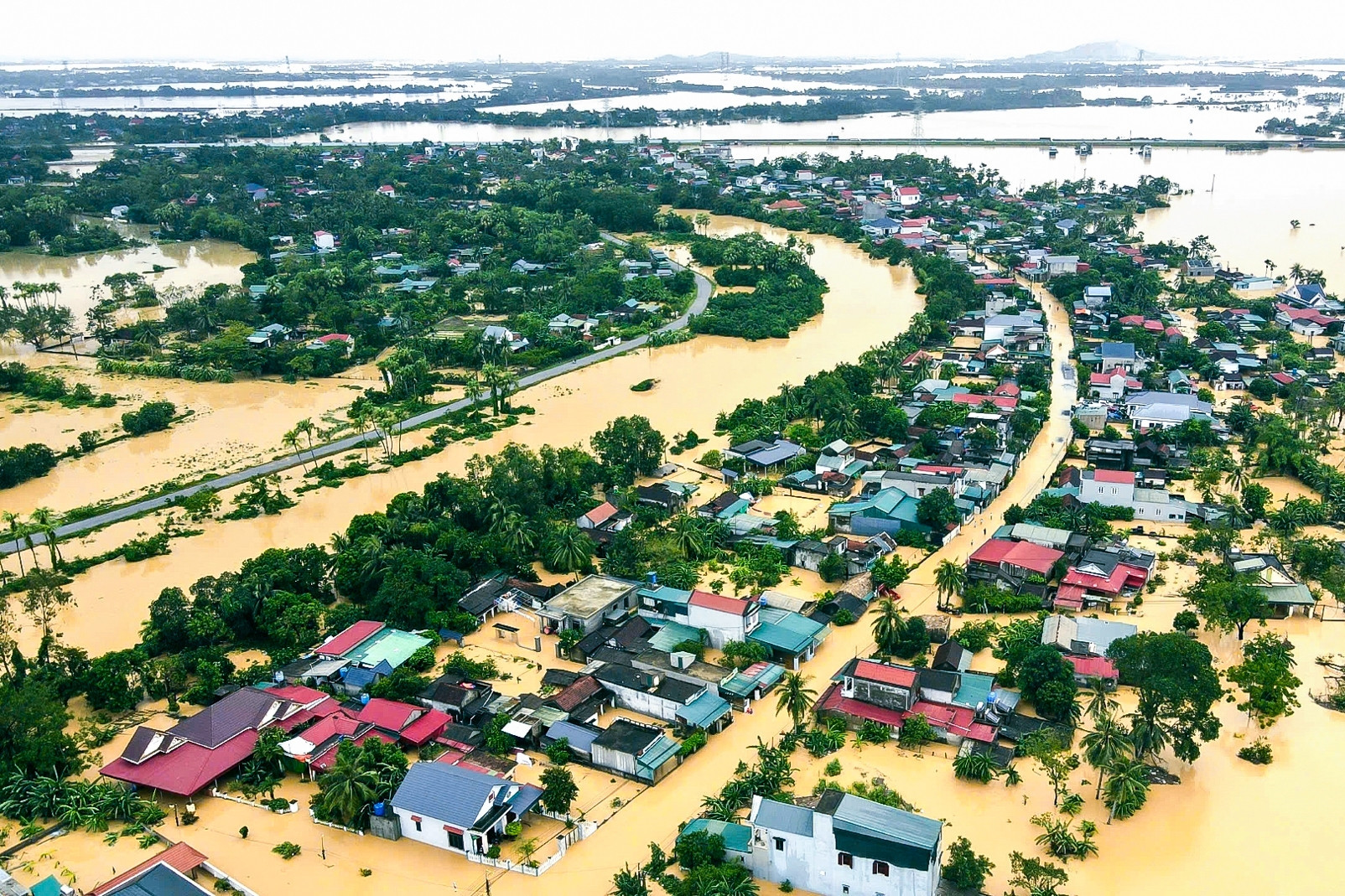 Bão số 11 Matmo càn quét: Ảnh hưởng nặng nề đến khu vực phía Bắc
