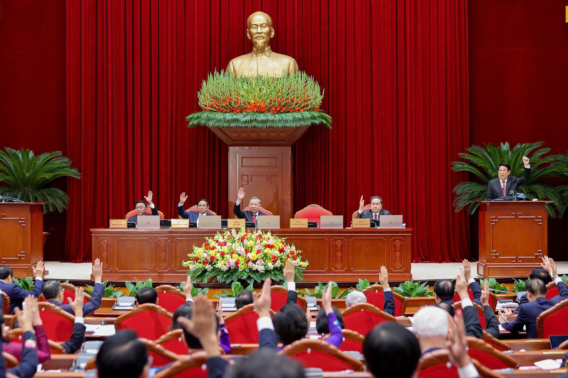 Trung ương cho ý kiến nhân sự nhiều chức danh lãnh đạo và kỷ luật ông Đỗ Trọng Hưng