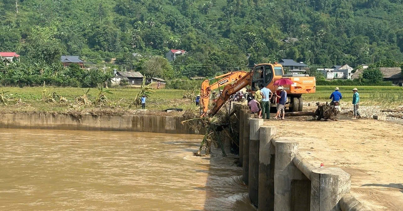 Vụ ô tô chở quản đốc thủy điện bị vùi lấp: Một nạn nhân vẫn mất tích bí ẩn