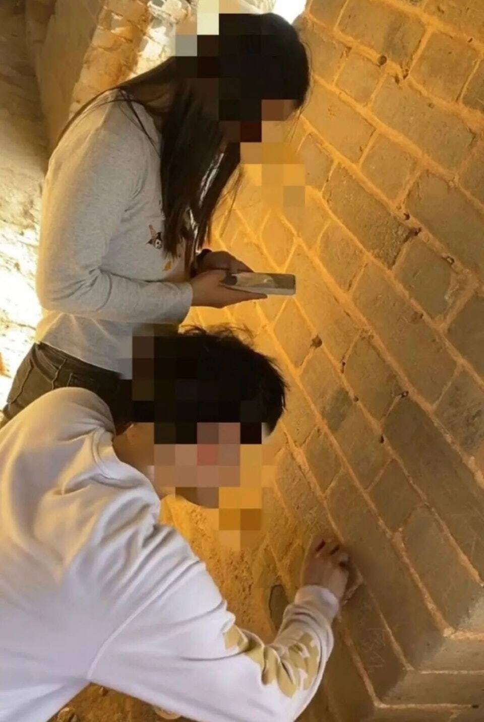 ZCt3 80VABk4QbMEntq4ghMyP0T2vo YawrtPWsK7T0 ezgif.com webp to jpg converter.jpg