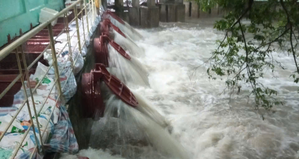 Cập nhật 90 điểm ngập úng ở Hà Nội sáng 7/10