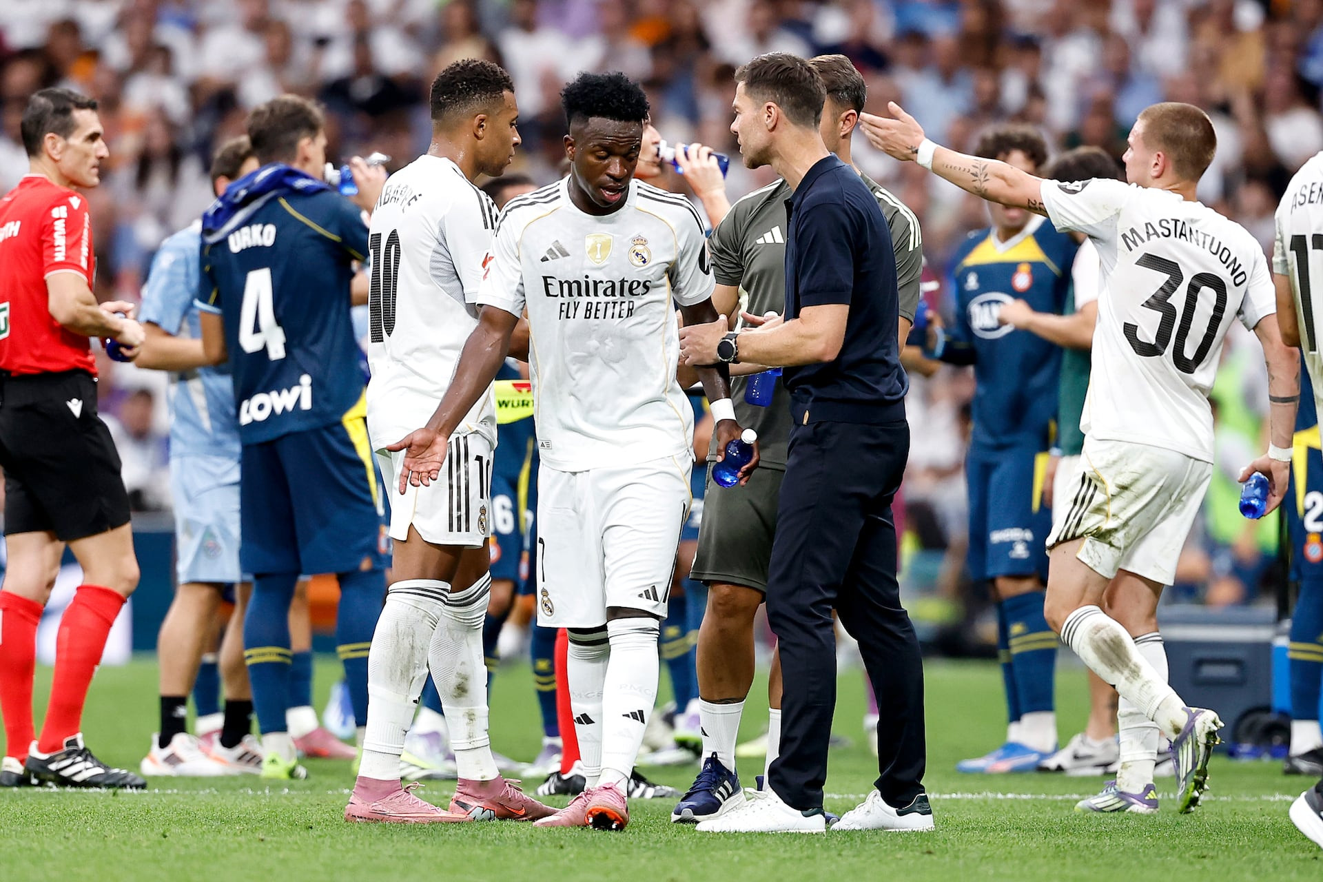 AS - Vinicius Xabi Alonso.jpg