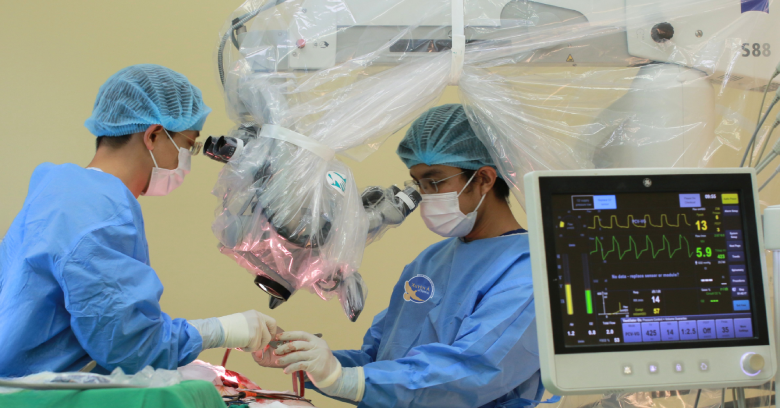 Bà mẹ hốt hoảng phát hiện con trai 21 tuổi hôn mê trong phòng ngủ