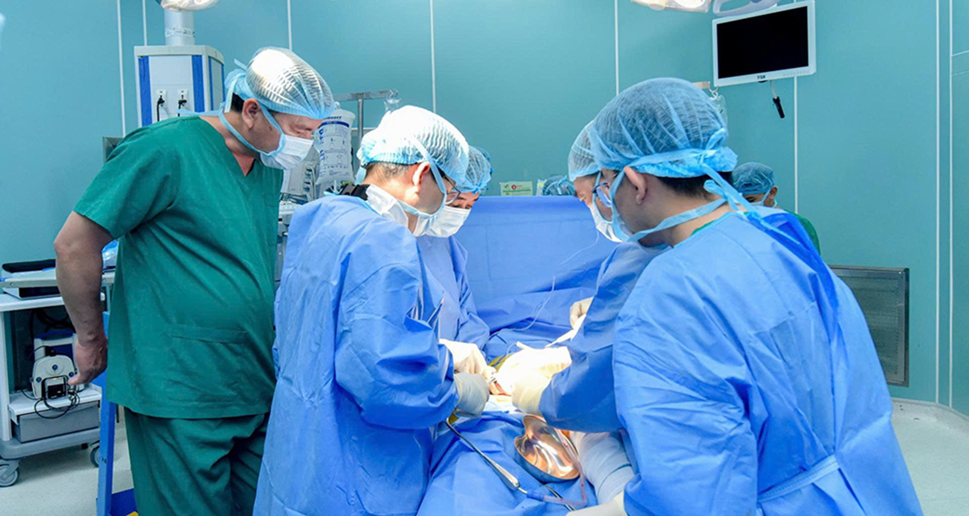 Bật báo động đỏ cấp cứu cô gái 24 tuổi vỡ bàng quang và buồng trứng