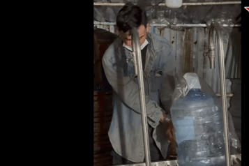 Cảnh sát kinh tế đột kích, bắt ổ nhóm sản xuất nước uống giả