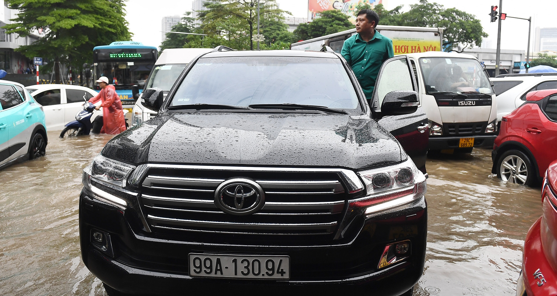 Cập nhật 122 điểm ngập, 29 điểm phương tiện không thể lưu thông tại Hà Nội