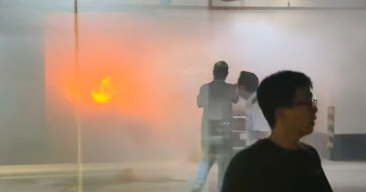 Cháy ô tô trong hầm giữ xe trung tâm thương mại ở TPHCM