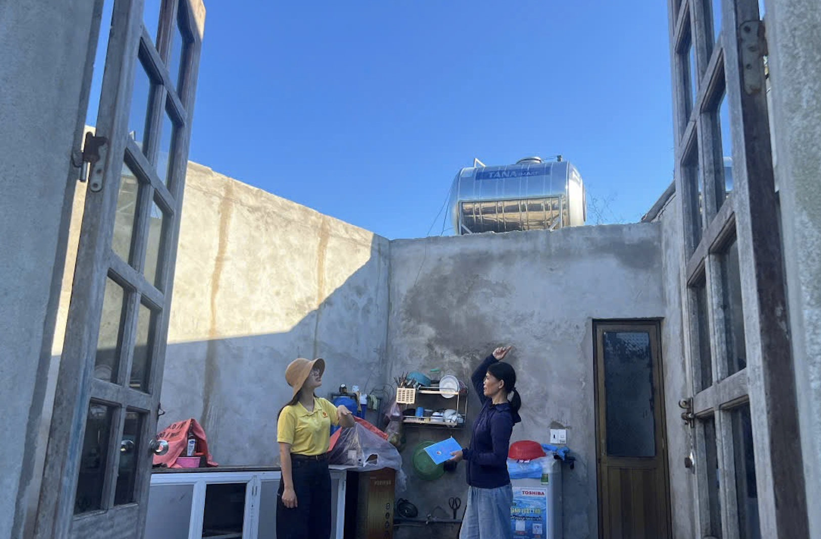 Chỉ 5 ngày, Vingroup thần tốc hỗ trợ hơn 2.000 hộ dân bị hư hỏng nhà do bão Bualoi